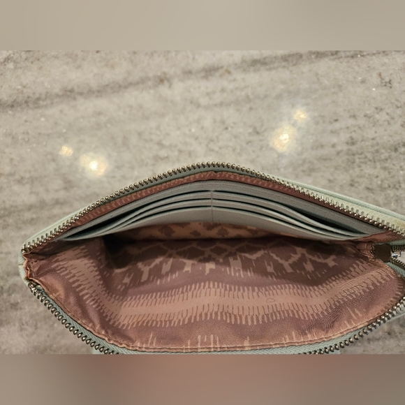 Stella and Dot Clutch - Picture 8 of 13